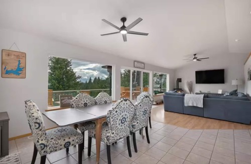 Hayden Lake House | Hayden Lake Retreat with Hot Tub, Boat Slip & Views