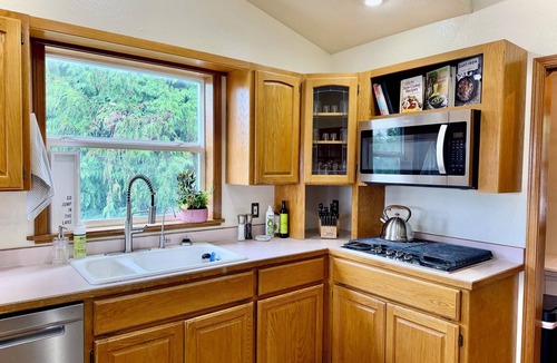 Clarksville House | Hayven House, a Tranquil Lake Retreat
