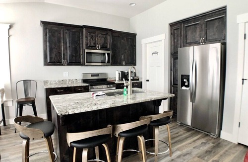 Idaho Falls House | Hazen Home. Family Retreat. Fully equipped home. 2 min to shopping and parks.