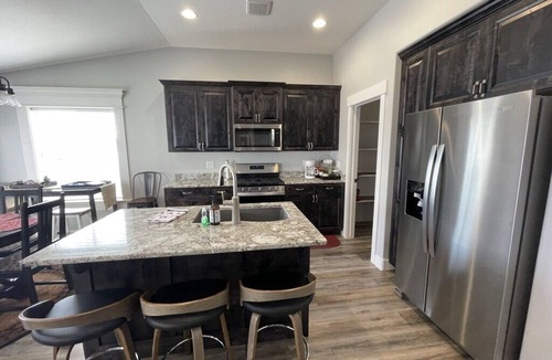 Idaho Falls House | Hazen Home. Family Retreat. Fully equipped home. 2 min to shopping and parks.
