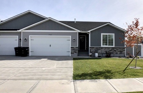 Idaho Falls House | Hazen Home. Family Retreat. Fully equipped home. 2 min to shopping and parks.