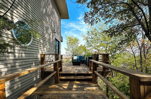 Plattsmouth House | Healing River Mojo Dojo- private retreat overlooking the grand Missouri River