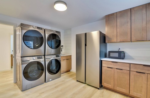 West Haven-Sylvan Apartment | Healthcare Workers' Home Base! Portland Apt