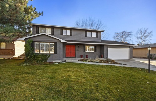 Hillcrest House | Heart of Boise*Airport*Entertainer| Game Room & Hot Tub