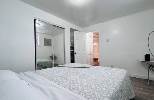 Wallingford Apartment | Heart of Wallingford Suite