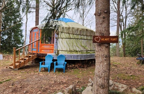 Buckley RV Rental | Heart Yurt | Cedar Hot Tub | 1 hr to Skiing & Mt Rainier