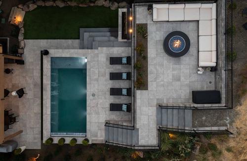 North End House | HEATED POOL ALL YEAR/FIRE PIT/THEATRE - Luxury Home Walkable to Hyde Park & DT