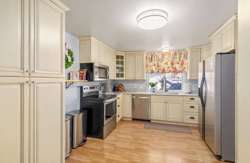 Coeur d'Alene House | Heated Pool & Hot Tub | Modern Family Retreat