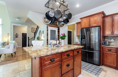 Eugene Cottage | Heated Pool, Hot Tub & Fire Pit in Ruby Park