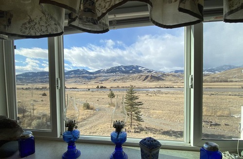 Pray House | Heaven Can Wait. 25 minutes to Yellowstone Park. AC. Foosball/ ping pong/ 2 bars