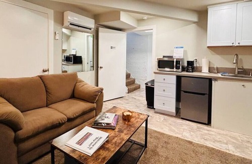 Veterans Park Apartment | Heavenly Hideaway West End+Laundry+Kitchette+Patio