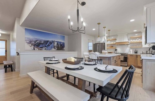 Heber House | Heber Getaway | Hot Tub | Pet-Friendly | Game Room