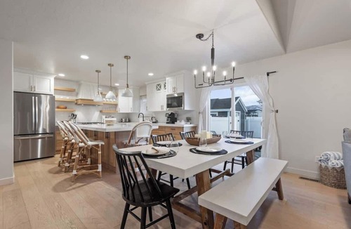 Heber House | Heber Getaway | Hot Tub | Pet-Friendly | Game Room