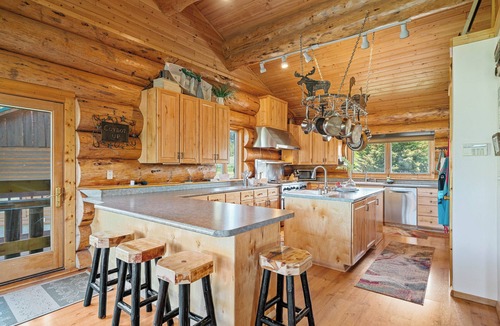 West Yellowstone Cabin | Hebgen Paradise Lodge: Spacious 5BR retreat 20 min from Yellowstone, perfect for 15 guests.