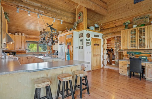 West Yellowstone Cabin | Hebgen Paradise Lodge: Spacious 5BR retreat 20 min from Yellowstone, perfect for 15 guests.