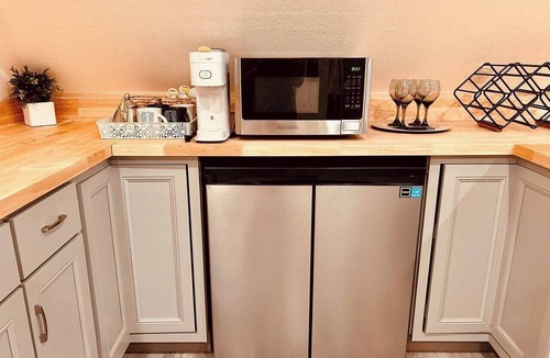 Helena House | Helena Forest Nest Studio, Near Downtown