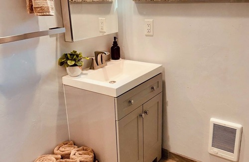 Helena House | Helena Forest Nest Studio, Near Downtown