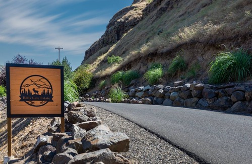 Anatone Cabin | Hells Gate Estate on the beautiful Snake River