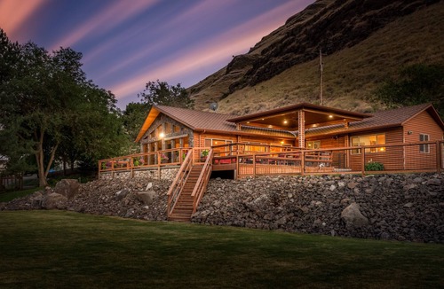 Anatone Cabin | Hells Gate Estate on the beautiful Snake River