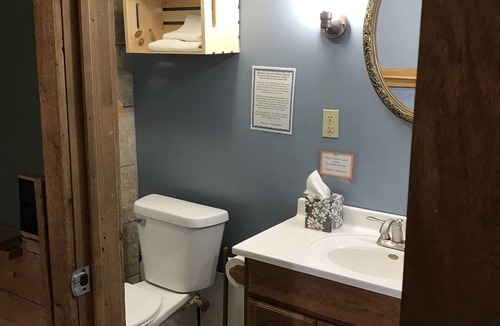 Grawn Resort | Hemlock Logroom - Ellis Lake Resort - Interlochen/Traverse City