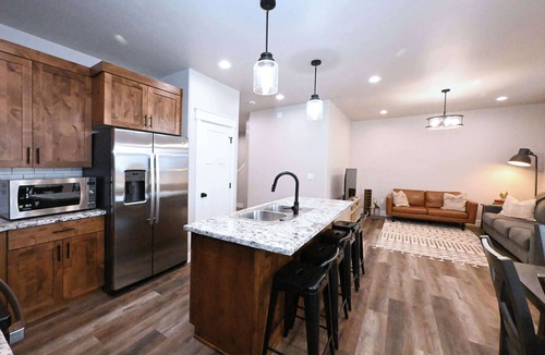 Ashton Condo | Henry’s Fork Retreat Modern 3BR AC Garage