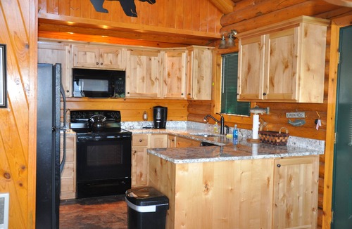 Island Park Cabin | Henry's Lake, Yellowstone Park, Log Cabin. W Yellowstone: 15 min drive