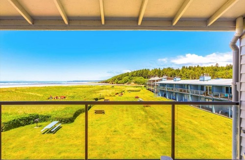 Moclips House | Hi-Tide Resort Queen Bed Unit 29
