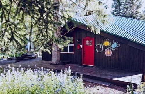 Salt Lake Mountain Resorts Ski Chalet | Hidden Gem! Swiss Cottage Ski Chalet