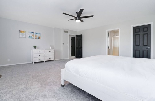 Normal House | HIDDEN OASIS- Heated pool, theater, modern amenities and sleeps 14+