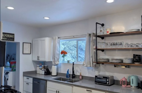 Wallace House | Hideaway Haven- In town 5 bedroom Snowy Mountain Chalet in Charming Wallace