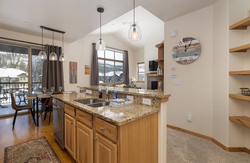 Winter Park Condo | Hideaway Park Escape steps to Music with pool!