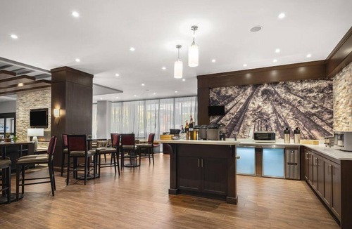 South Lake Union Apartment | High Floor | Full Kitchen | Seattle Downtown