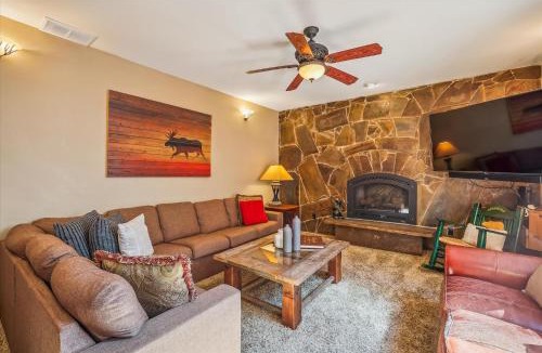 Breckenridge Heights House | High Point Lodge, Private Home, Cozy Patio Area and Hot Tub!