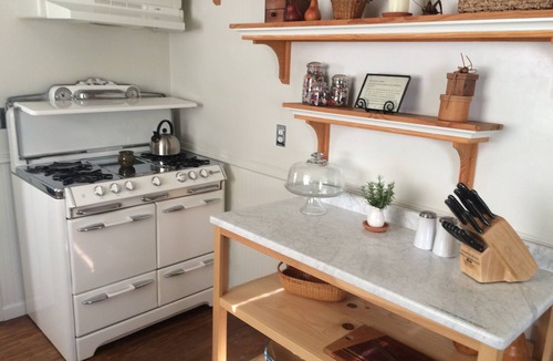 Ashland Cottage | High Street Cottage Artists' Garden Cottage Clean & Beautiful