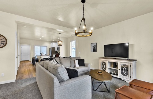 Meridian House | Highland Haven by Settler's Park