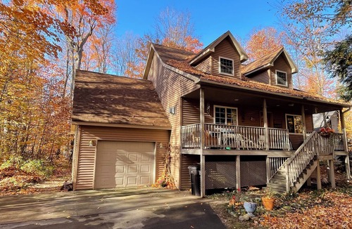 Cedar Ski Chalet | Highly rated 3 Bed,3 Bath, 0 cleaning fee dog friendly additional daily fee.