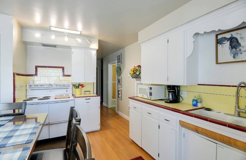 Ashton House | Hike, Golf & Fish! Pet-Friendly Getaway in Ashton
