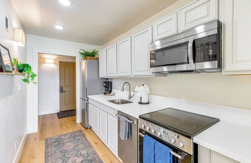 Bend Apartment | Hike, Ski & Golf: Bend Condo at Seventh Mtn Resort