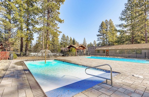 Bend Apartment | Hike, Ski & Golf: Bend Condo at Seventh Mtn Resort