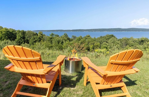 Frankfort Cottage | Hill Hideaway - Soaring Views - Newly Renovated - 5 Mins to Frankfort