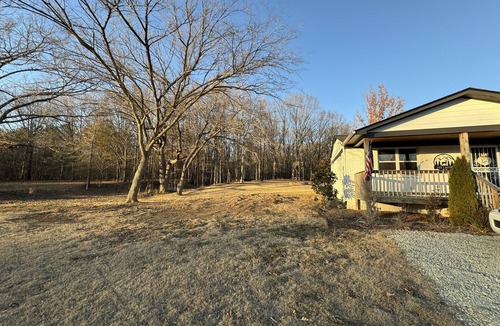 Collierville House | Hillside farmhouse Located on 50 acres