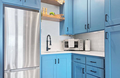 Cornelius Apartment | Hillside Haven. Hot Tub, Spa Bathroom + Covered Patio with Views