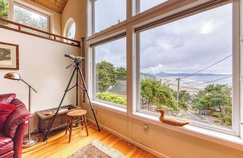 Oceanside House | Hillside home with exceptional ocean view near the beach dog friendly