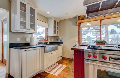Downtown Park City House | Hillside Overlook by AvantStay | Hot Tub, Views, BBQ | In the Heart of Old Town