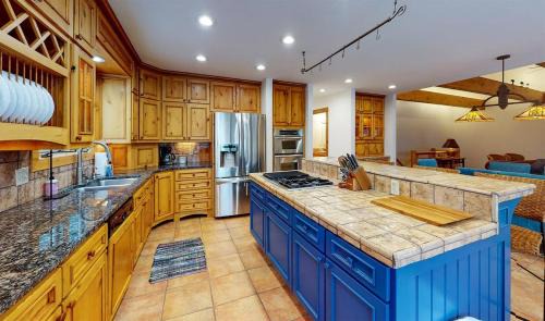 Hayden View Estates House | Hilltop Lodge - Beautiful Hayden Lake Home W Deck