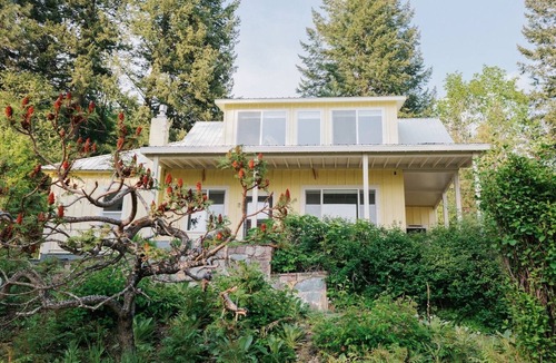 East Hope House | Hilltop Retreat w/Lake & Mountain Views