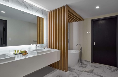 Downtown Des Moines Hotel | Hilton Des Moines Downtown