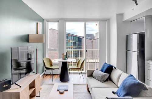 Wilburton Apartment | Hip Bellevue Studio w/ Gym & W/D, near Spring District, by Blueground