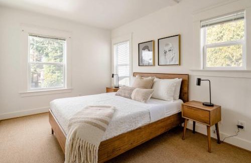 Mississippi District House | Hipster Vibe Apartment - Food Carts & Live Music