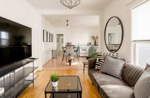 Mississippi District House | Hipster Vibe Apartment - Food Carts & Live Music